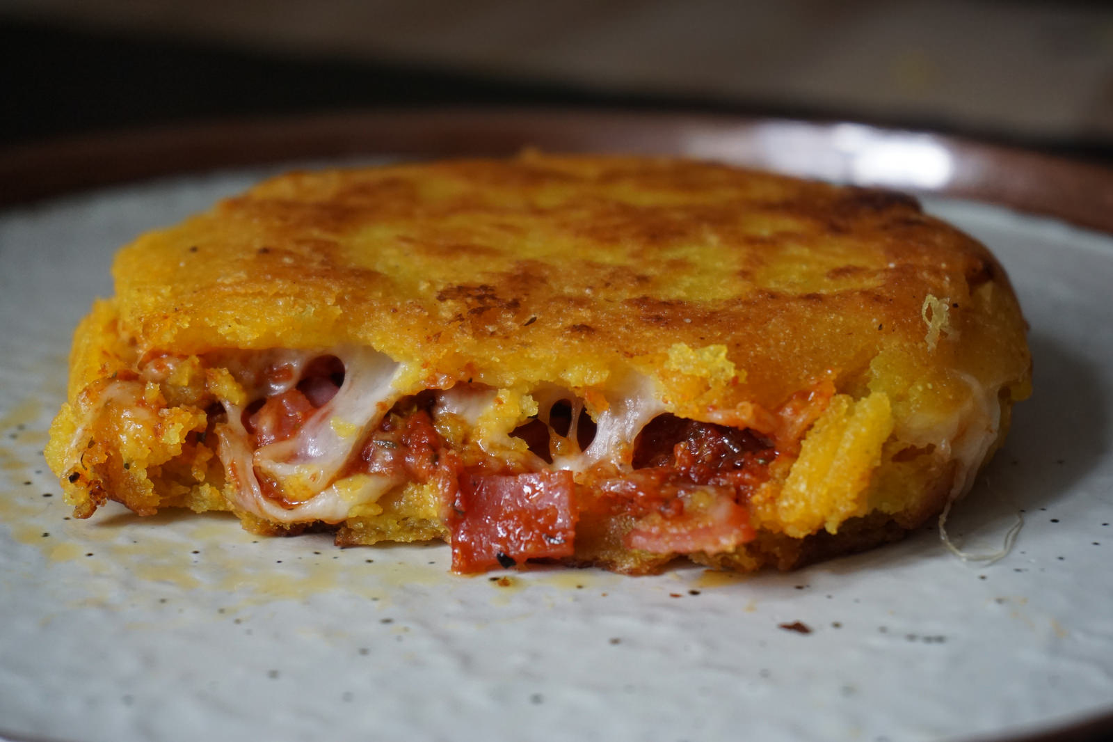 Easy, no bake, gluten free hot pocket arepas with a pizza style filling (pepperoni, mozzarella and pizza sauce)